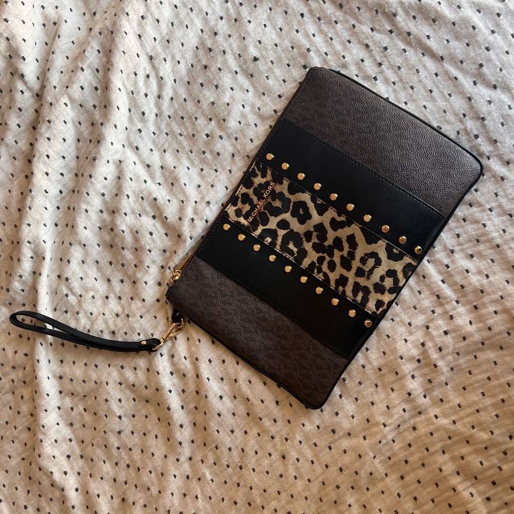 Michel Kors Wristlet